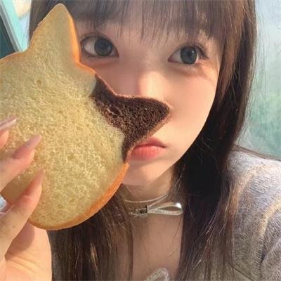 红鞋男子